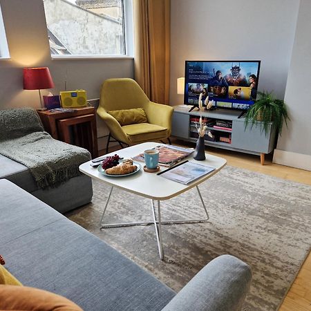 1-Bed Apartment, Close To Kensington Olympia With Free Wi-Fi & Netflix Londyn Zewnętrze zdjęcie