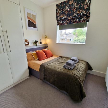 1-Bed Apartment, Close To Kensington Olympia With Free Wi-Fi & Netflix Londyn Zewnętrze zdjęcie