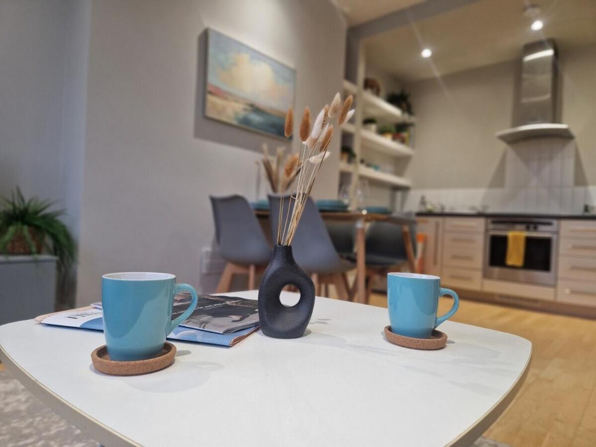 1-Bed Apartment, Close To Kensington Olympia With Free Wi-Fi & Netflix Londyn Zewnętrze zdjęcie