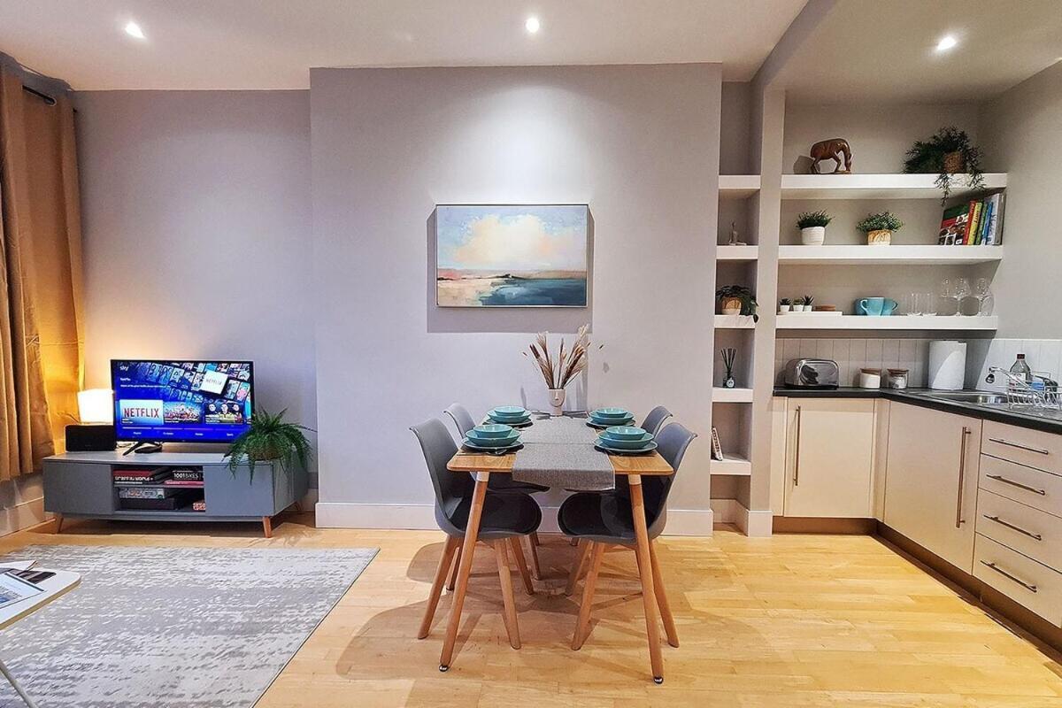 1-Bed Apartment, Close To Kensington Olympia With Free Wi-Fi & Netflix Londyn Zewnętrze zdjęcie