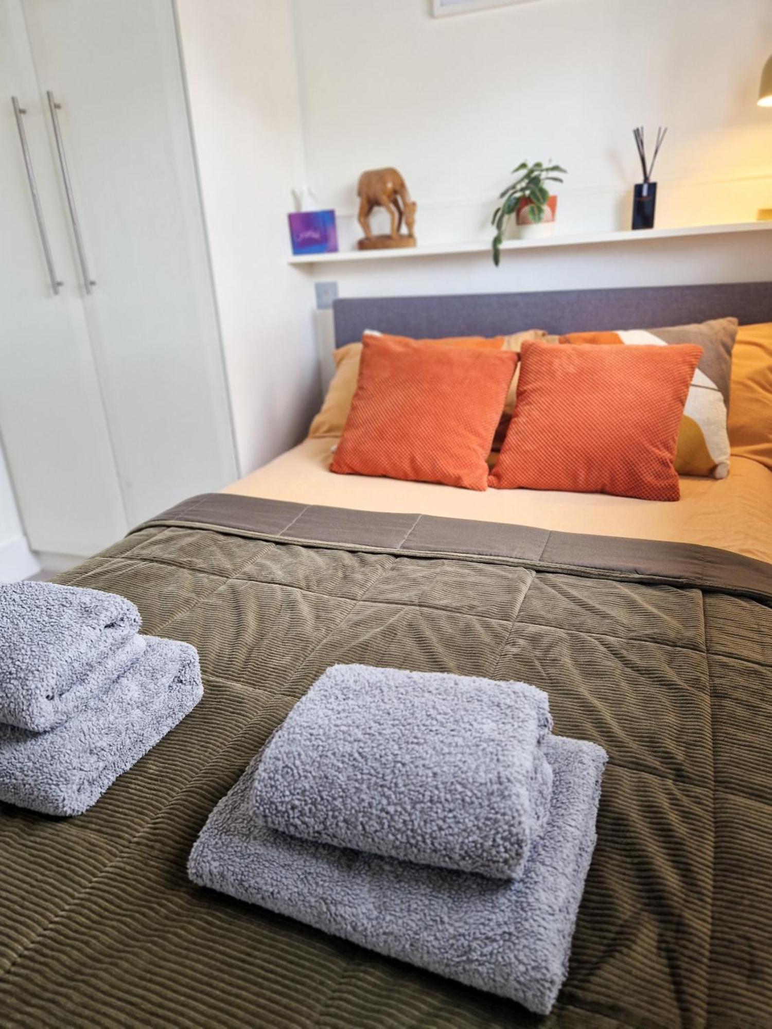 1-Bed Apartment, Close To Kensington Olympia With Free Wi-Fi & Netflix Londyn Zewnętrze zdjęcie