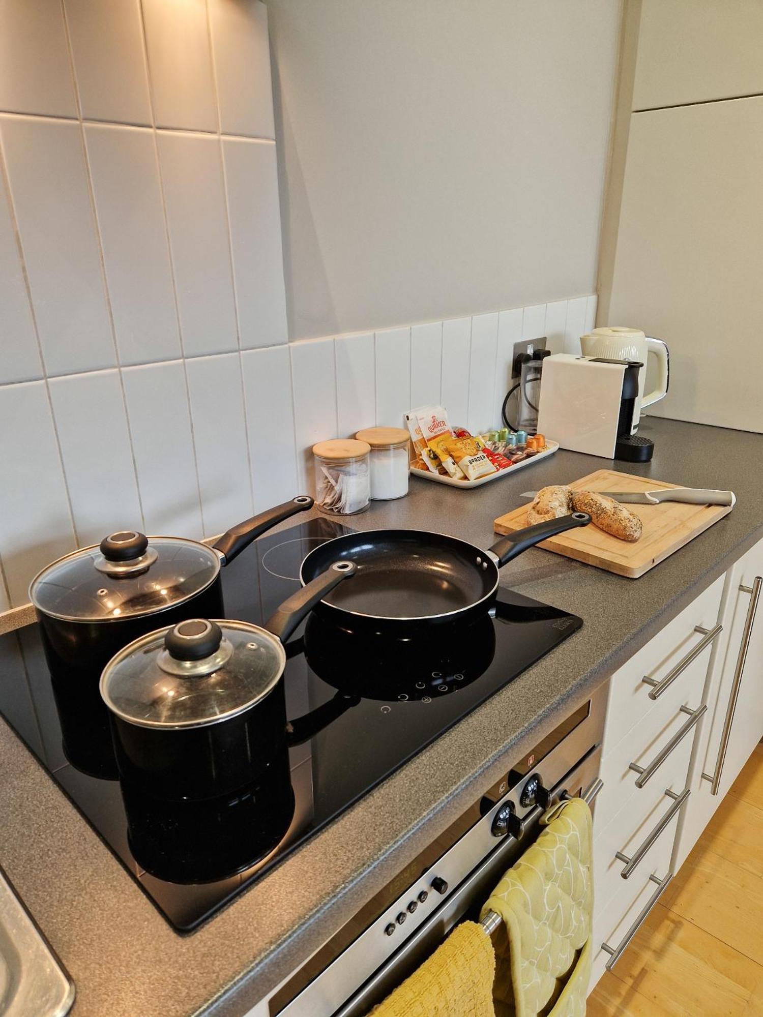 1-Bed Apartment, Close To Kensington Olympia With Free Wi-Fi & Netflix Londyn Zewnętrze zdjęcie