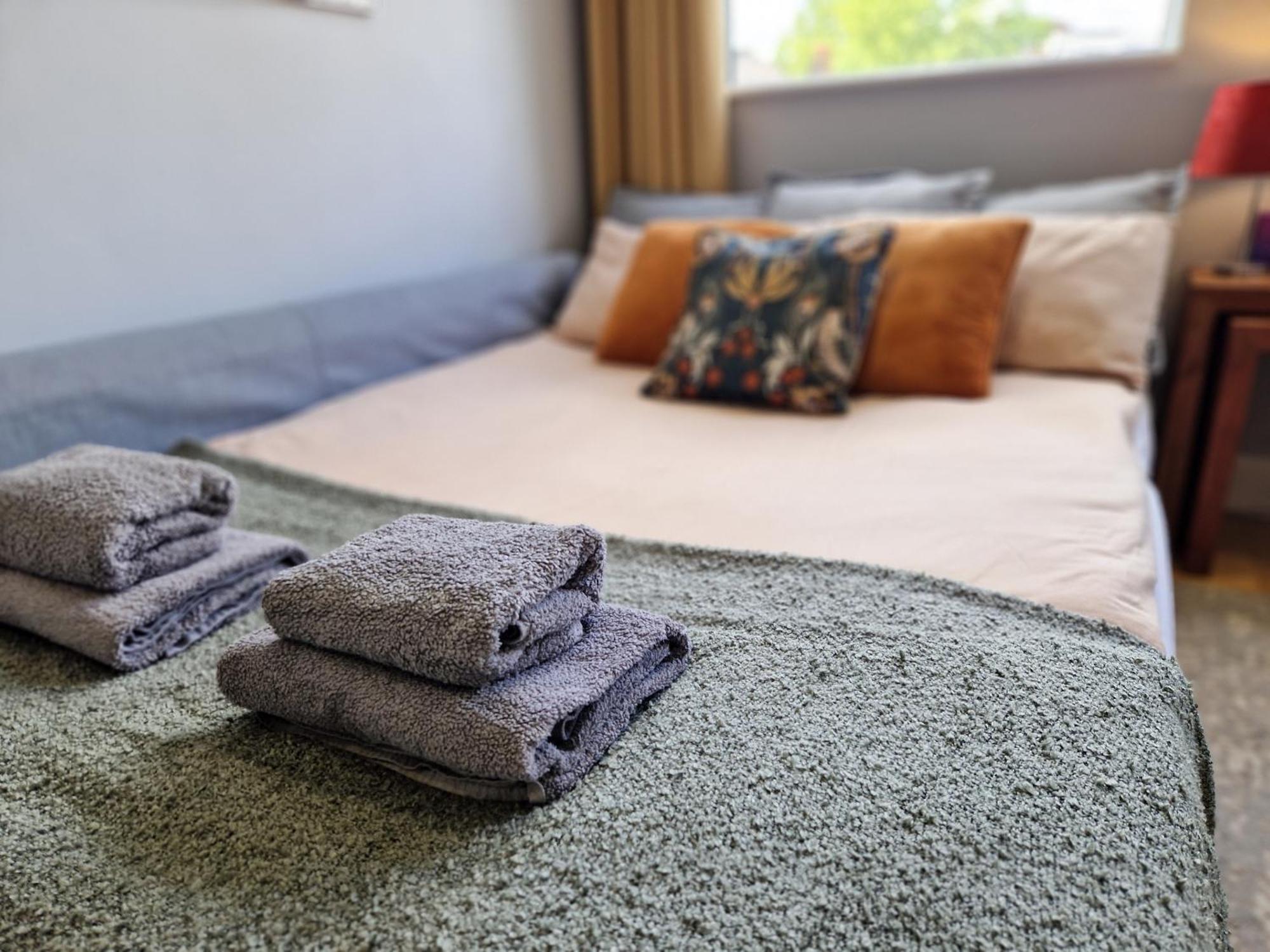 1-Bed Apartment, Close To Kensington Olympia With Free Wi-Fi & Netflix Londyn Zewnętrze zdjęcie