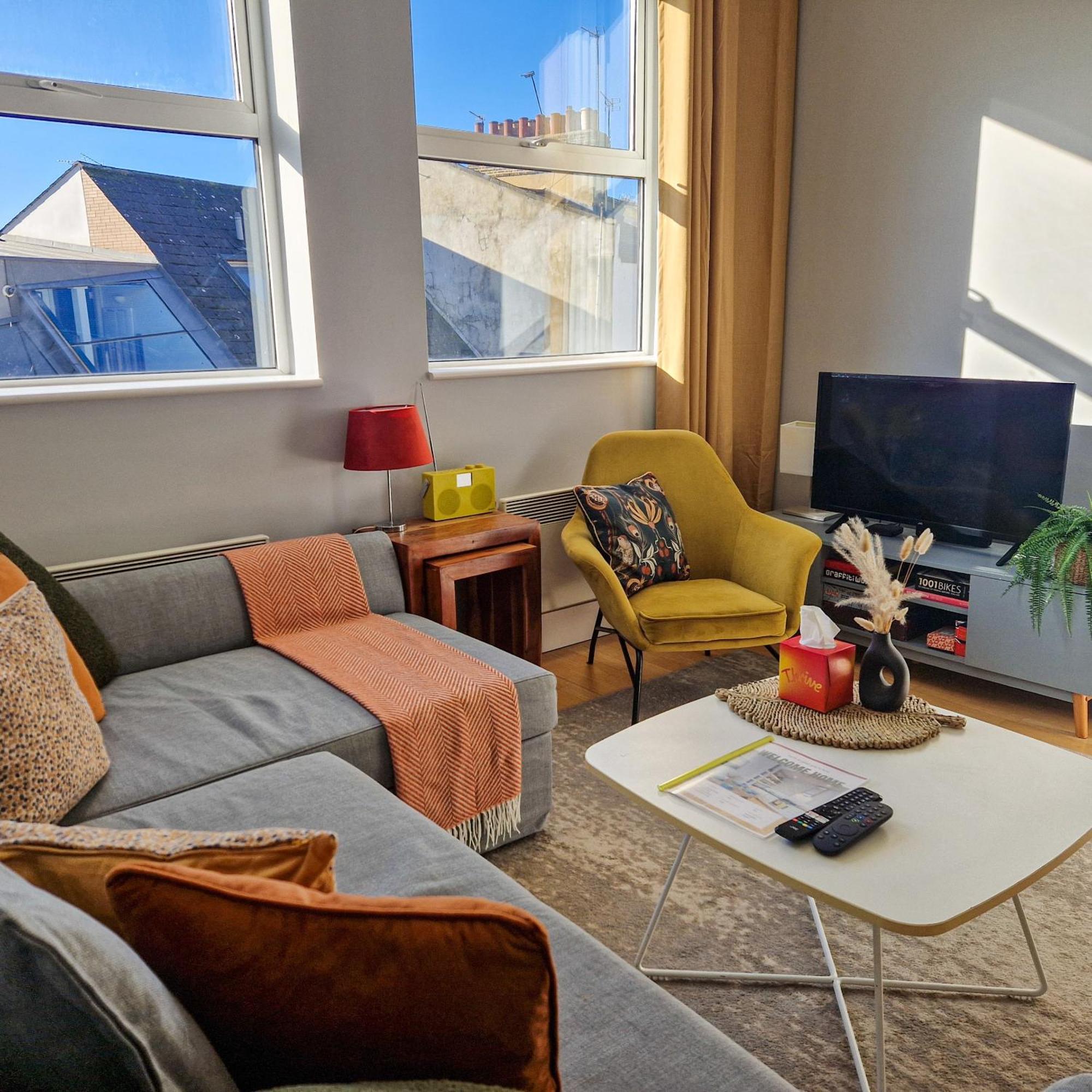 1-Bed Apartment, Close To Kensington Olympia With Free Wi-Fi & Netflix Londyn Zewnętrze zdjęcie